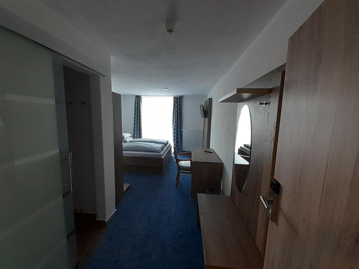 Landgasthof Hotel Lamm Laichingen Buitenkant foto